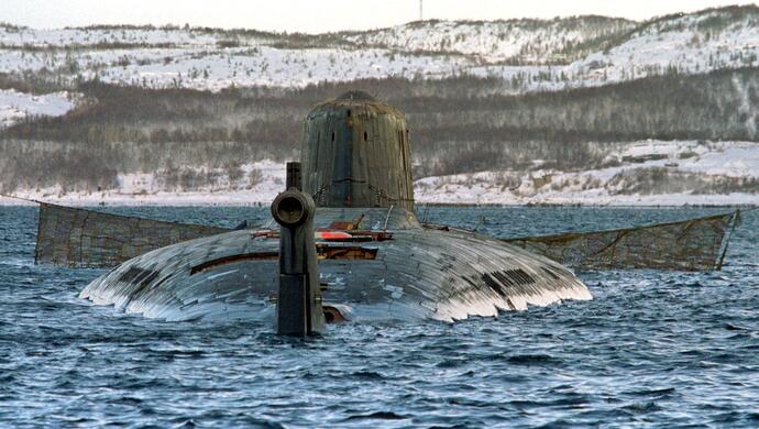 2000年8月俄军"库尔斯克"号核潜艇沉没,是由于其与北约潜艇相撞