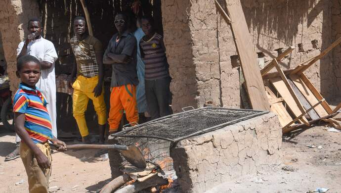 尼日尔一金矿塌方至少20人死亡 尼日尔官方8日证实,尼南部马拉迪地区