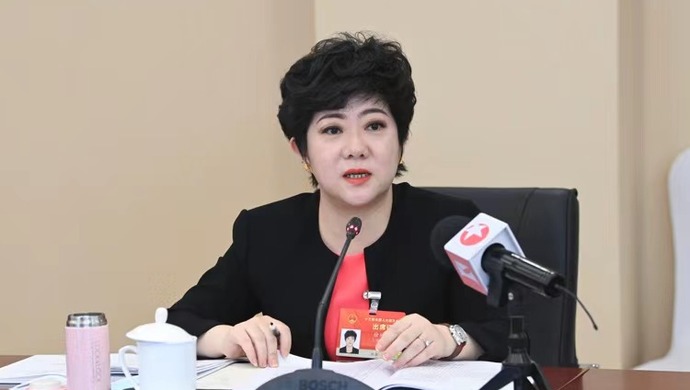 提到这笔钱后,这位全国人大代表接到了交通部的电话