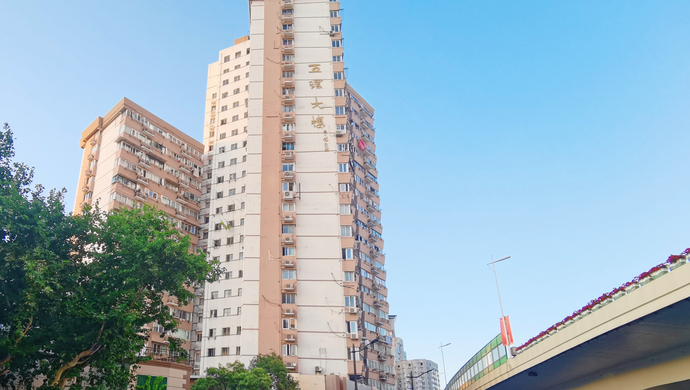 日前,位于长宁区江苏路街道的高层住宅五环大楼迎来了一次特殊的"体检