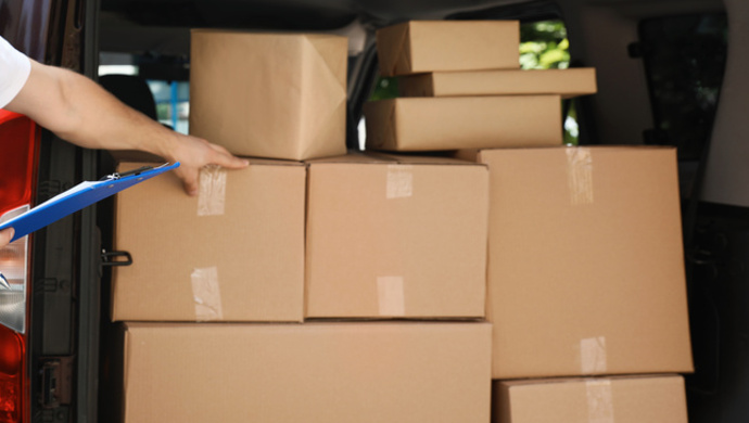 12箱快递被送垃圾场,超出保价的赔偿如何界定?