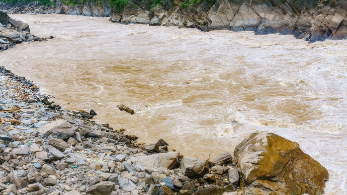 呼伦贝尔两水库垮坝万余人受灾22座桥梁被毁