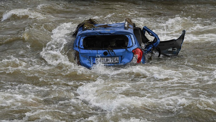 今年夏季,暴雨侵袭纽约导致地铁被淹,特大洪水重创欧洲已致至少200人