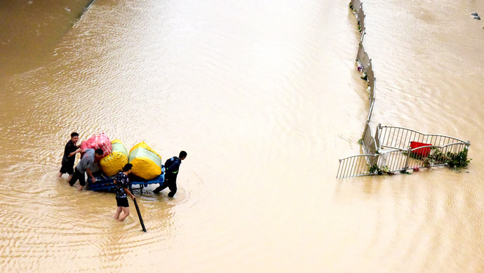 中纪委机关报谈郑州暴雨:宁可十防九空,不可失防万一