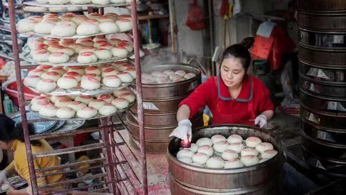 到十字街走一圈，何以竟像与灵魂深处的基因约会