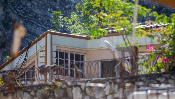 总统中12枪死,第一夫人"死而复生"?海地深夜上演谍战片