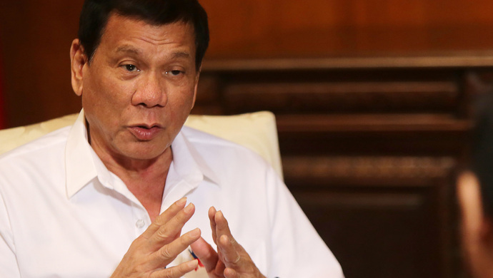 摘要:菲律宾总统杜特尔特对该国一名市长"头脑混乱"表示不满