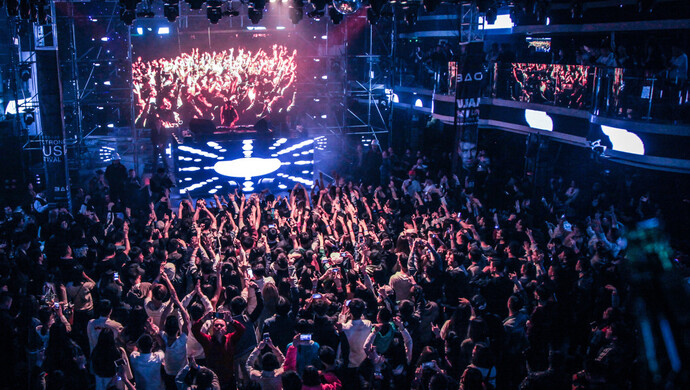 13岁女孩失联后竟在夜场当"气氛组"!