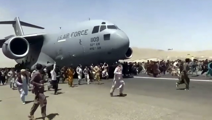 美国撤侨内幕曝光:登机前须签"回报"协议,机上座位先到先得