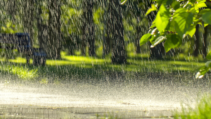 暴雨洪水,为何变得更猛烈频繁?