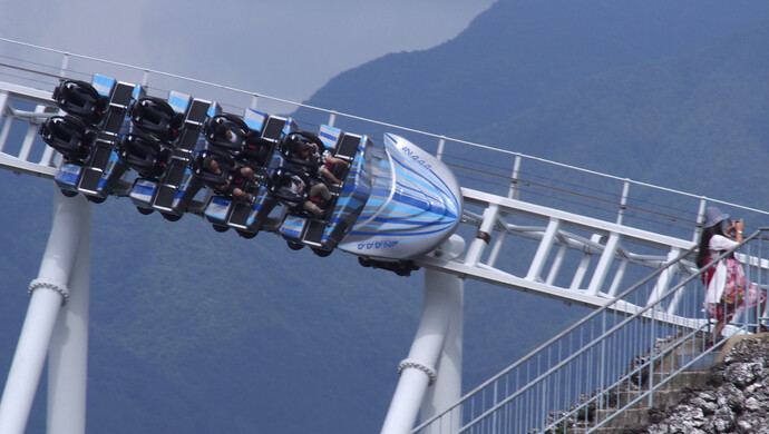 尤其是过山车爱好者,都会把征服日本富士急乐园的"do-dodonpa"当作