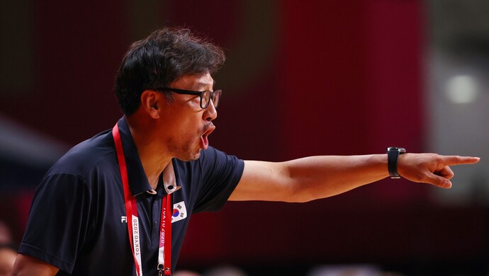 教练骂队员丢脸丢脸丢脸被围攻有人要求他辞职