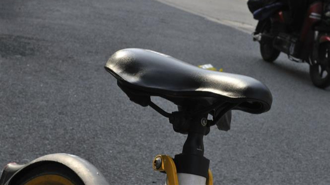 广州警方通报共享单车坐垫疑似藏针状物