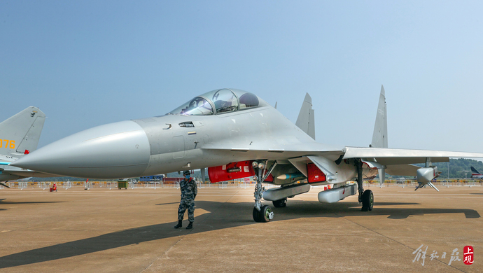 大陆歼16d电子作战机首现台海意味着什么