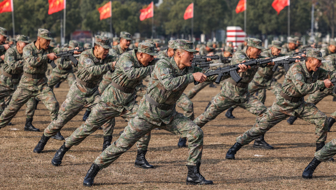 燃驻沪某特战旅新年开训现场刺杀格斗攀登滑降轮番上阵
