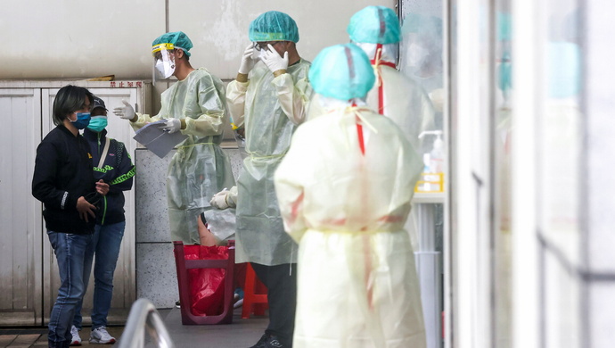 台湾地区流行疫情指挥中心12日公布,新增52405例新冠肺炎确诊病例