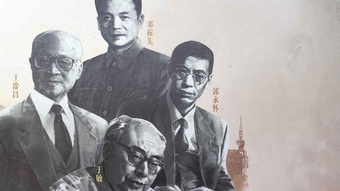 上观时评｜从“596”的隐秘说到“娇龙花”的绽放