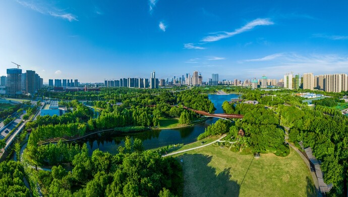 高培勇:城镇人口超9亿,城市碳排放占比高,三条路径推动城市绿色转型_