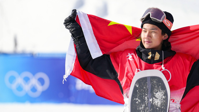 苏翊鸣成中国最年轻冬奥冠军，@赵立坚：一鸣惊人，创造历史