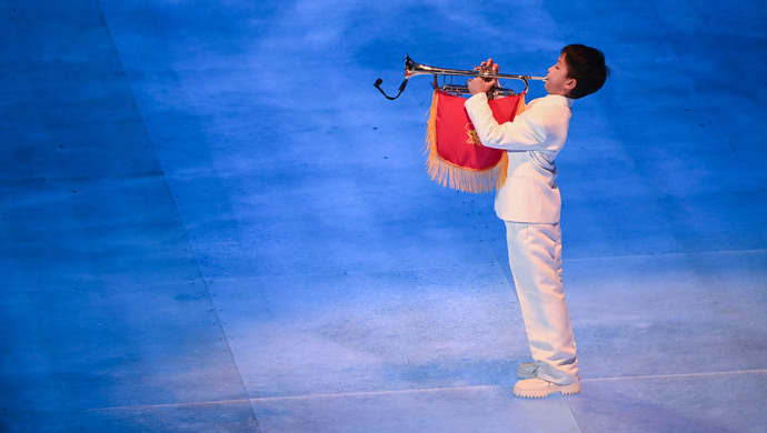 开幕式上吹小号的小男孩是谁从上百人中脱颖而出学小号只有一年多