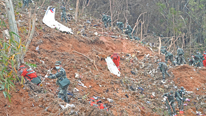 外国退休机师对东航坠机事故言论冷血周星驰罕见开腔怒斥