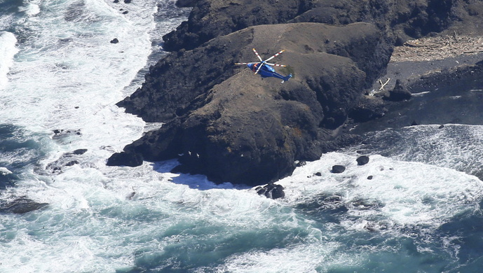 日本觀光船沉沒致11人遇難15人失聯58歲社長3次下跪道歉