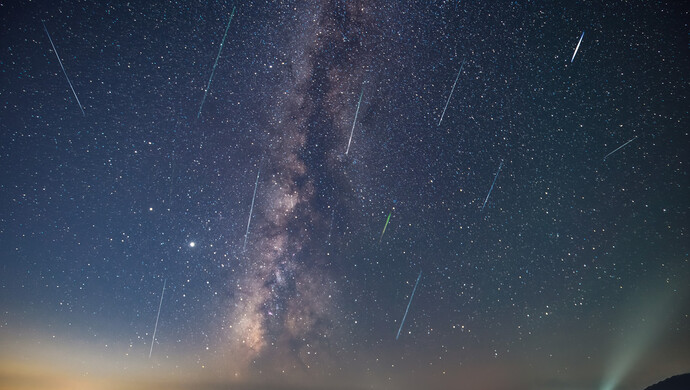 8月天宇賞年度第三大滿月看英仙座流星雨