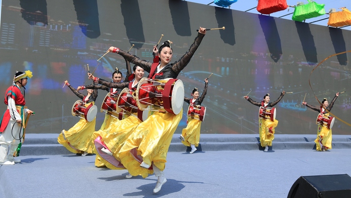 又无端攻击中国韩团体发海报抗议中国先于韩国将朝鲜族农乐舞申遗