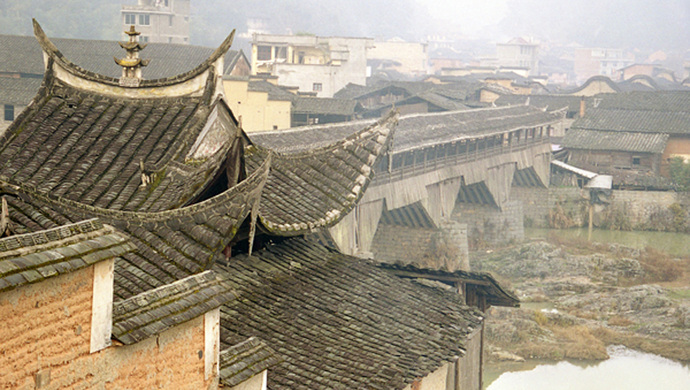 中国最长木拱古廊桥失火：恐成“遗梦”