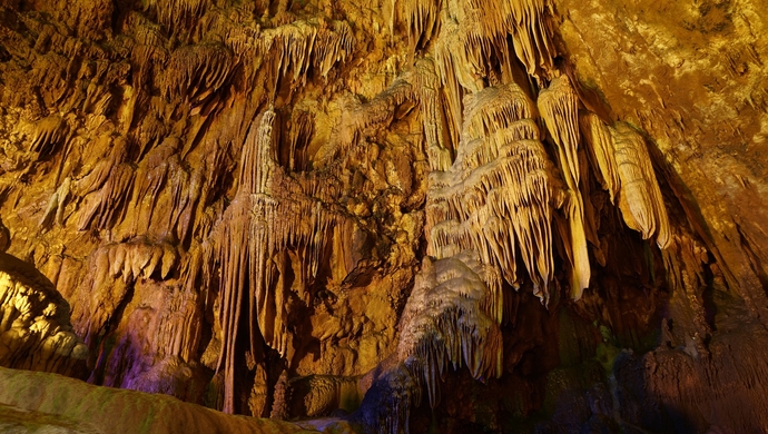 男孩敲下黄果树天星洞内钟乳石带走景区已报警