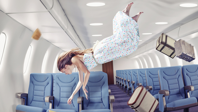 多位网友发帖称,上海飞往北京的ca1524航班,在空中遭遇了严重颠簸