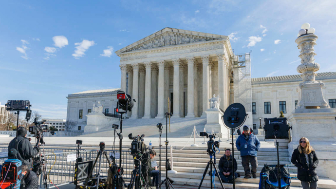 "在美国南卡罗来纳州格林维尔市,33岁的选民沃特斯投票前对新华社记者