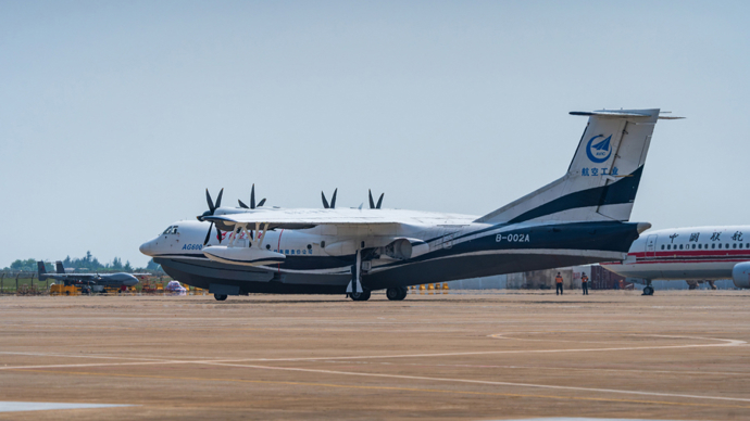 中国自研全球最大水陆两栖飞机亮相欧洲