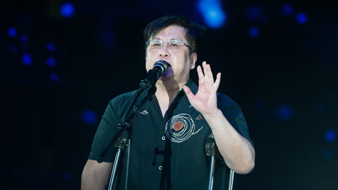 歌手郑智化突发意外伤得不轻