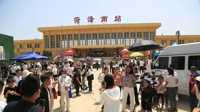 菏泽南站火了!一座火车站,能够承载多少流量的狂欢