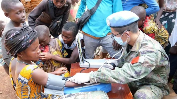 为什么他们说"臂章上有五星红旗的军人都是好人"?