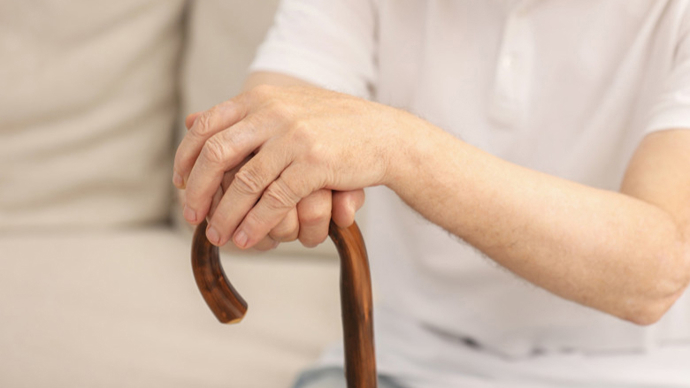 2000年前就有"敬老卡"了,还是一根手杖