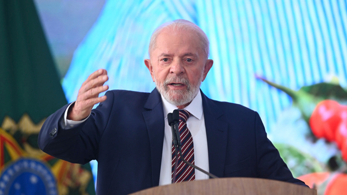 巴西总统卢拉获准乘飞机出行,曾因头部受伤取消多个行程