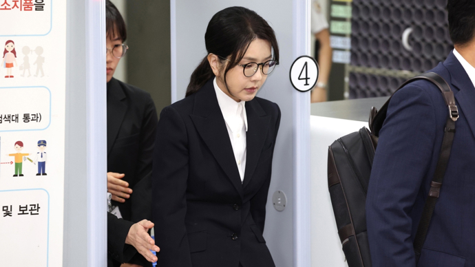 不是第一个！金建希案法官深夜在法院坠亡，时间点蹊跷疑点丛生