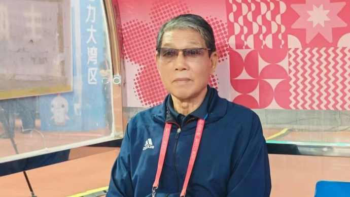 大湾区全运会男足U20季军争夺战_徐根宝带病指挥上海U20_上海u20球员谈徐根宝：那么高龄还尽力陪伴我们 给身体都累发