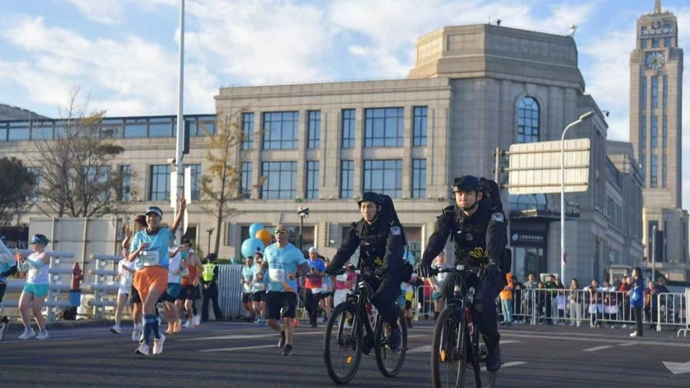 2025上海长滩半程马拉松宝山安保_宝山警方马拉松赛事交通管控_2025上海长滩半程马拉松今日开跑 上海警方多举措护航赛事