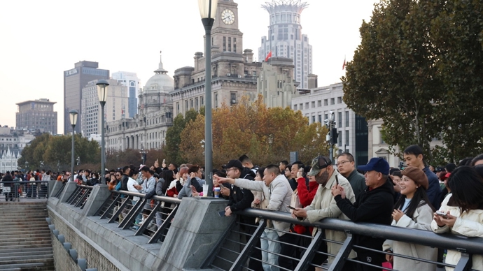 交通拥堵如何解？物业如何治理？怎样发展银发经济？黄浦区长与人大代表面对面