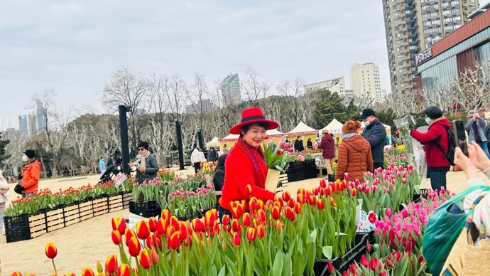上海市中心最大年宵花市延长开放至2月9日，三重原因让市民“掏腰包”