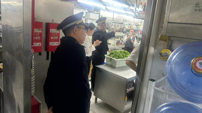 《繁花》带火排骨年糕后，黄河路油烟投诉何以从20多起降至零？