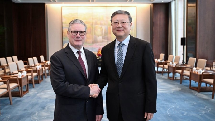 陈吉宁会见英国首相斯塔默