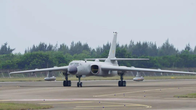 轰-6K战巡黄岩岛，专家解析“空中战神”的硬核作战能力