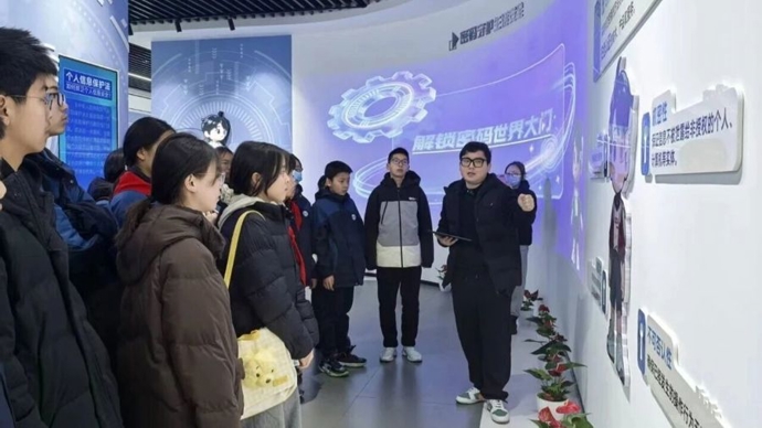 松江这两所学校的期末研学超有“科技含量”