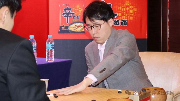 农心杯三国擂台赛又见屠龙，井山裕太取胜朴廷桓，明丁浩攻擂