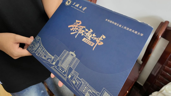 整整六年，匿名汇款每月如约而至，附言只有四个字：好好学习