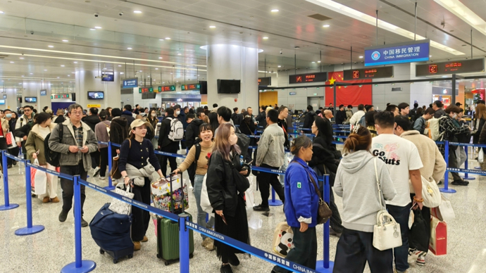 上海口岸迎春运出入境双向高峰，免签政策带动外籍旅客增四成